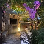 Secret Garden ゲストハウス ザダル
