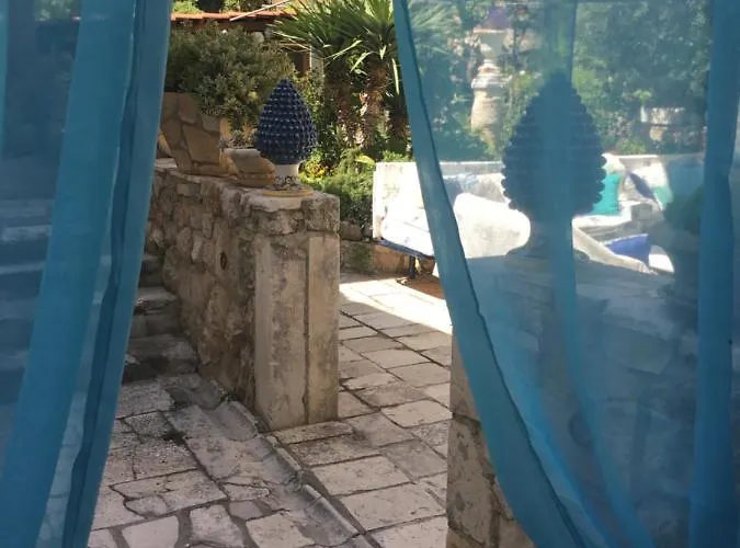 Secret Garden Affittacamere 3*