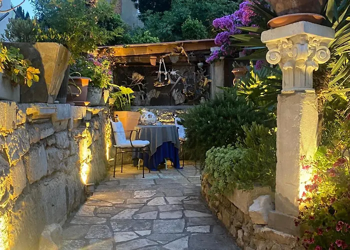 Pensión Secret Garden 3*