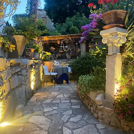 Konukevi Secret Garden 3*